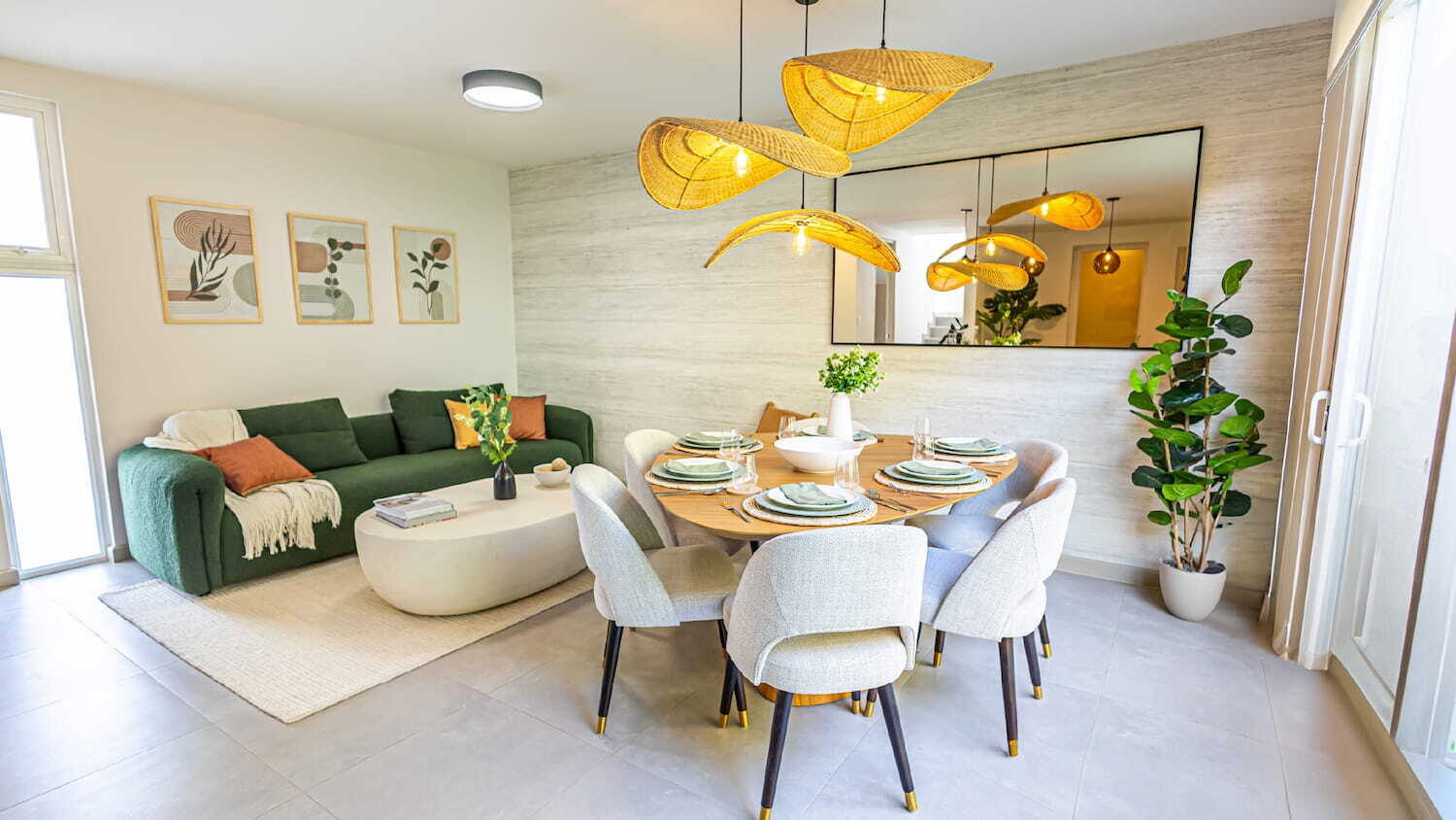 Fachadas de casas modernas de dos pisos en Condominio Nasara, con balcones, cocheras techadas y diseño arquitectónico contemporáneo en tonos blanco y gris.