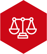 Icono de línea blanca que muestra una balanza de la justicia, simbolizando equidad y transparencia, dentro de un hexágono de fondo rojo sólido.