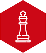Icono de línea blanca de una pieza de ajedrez (rey), representando liderazgo y estrategia, dentro de un hexágono de color rojo sólido.